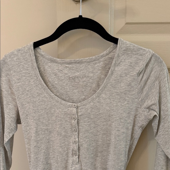 Everlane Gray Long Sleeve Women's Bodysuit Sz Small - Picture 2 of 4